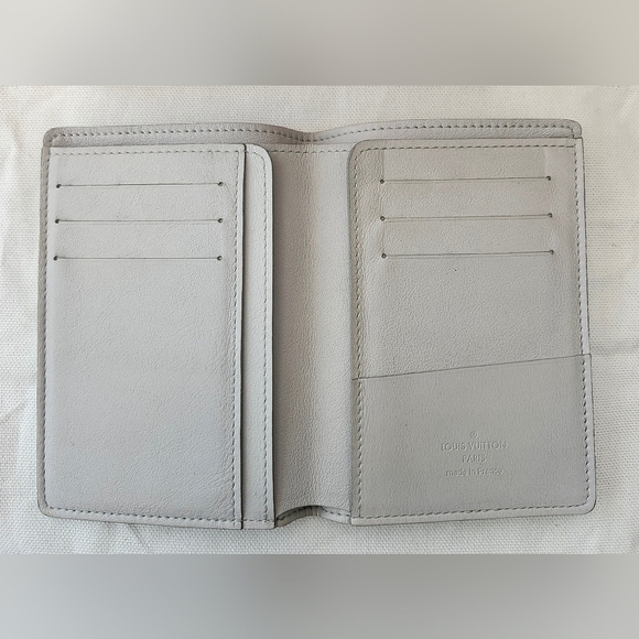 Louis Vuitton Artic Damier Infini Passport Holder - Picture 8 of 14